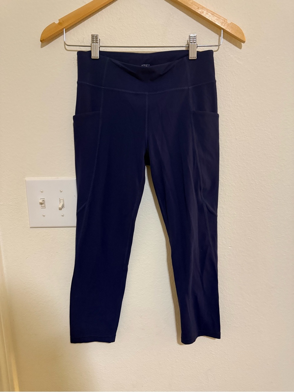 Athleta Navy High-Rise Capri Leggings with Side Pockets